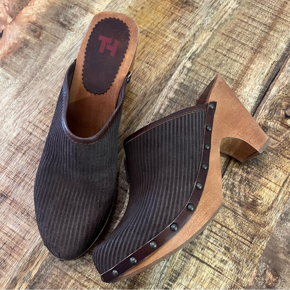 Vintage Brown Mules with Wooden Heel and Studded Detail - Picture 2 of 9